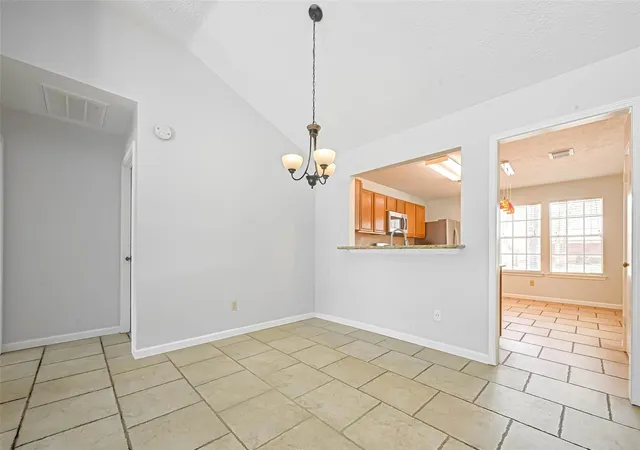 5th image of 16027 Surrey Woods Dr, Friendswood, TX 77546 | MLS# 79301912