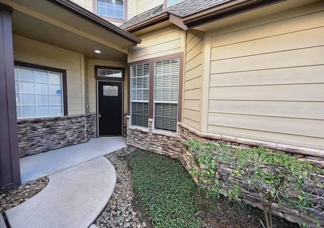 Photo 3 of Townhouse for sale at 7823 Glenn Cliff Dr, Houston, TX 77064 | MLS# 80012000 | Listing updated on 2026-08-21
