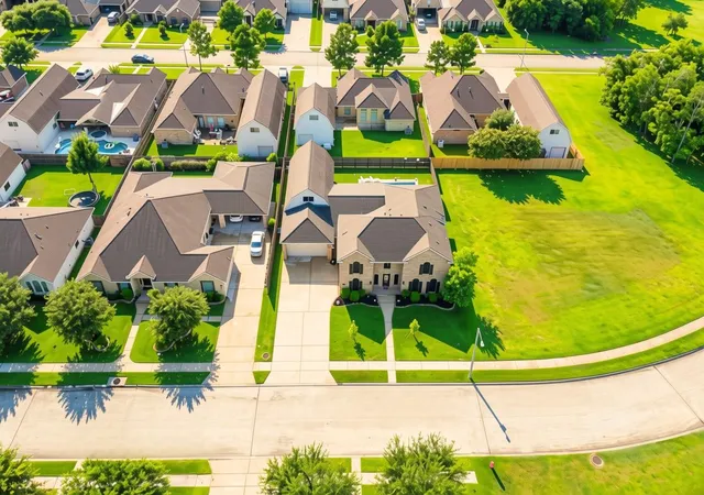 Photo 4 of Single family home for sale at 2404 Grey Kirby Dr, League City, TX 77573 | MLS# 80029362 | Listing updated on 2026-09-16