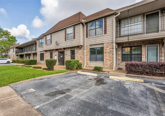 Photo 3 of Condo for sale at 606 Marshall St #B6, Houston, TX 77006 | MLS# 9015756 | Listing updated on 2026-08-30