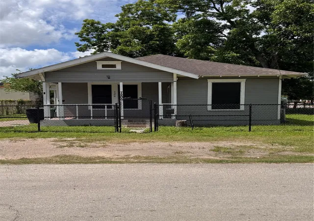 1st image of 7206 Avenue B, Houston, TX 77011 | MLS# 33562263