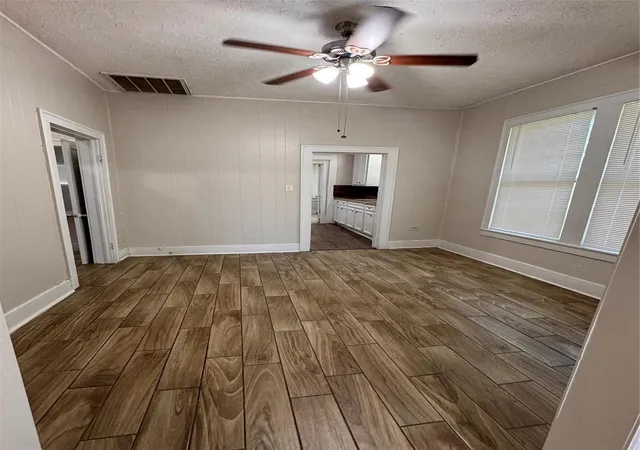 2nd image of 7206 Avenue B, Houston, TX 77011 | MLS# 33562263