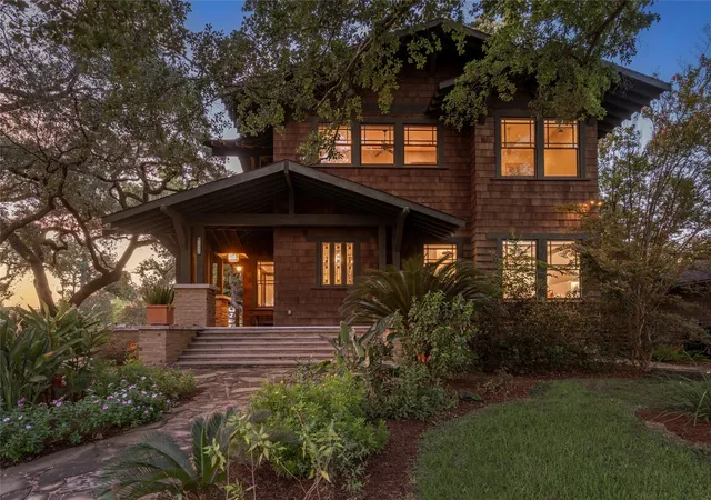 Photo 3 of Single family home for sale at 1090 Lamonte Ln, Houston, TX 77018 | MLS# 55145918 | Listing updated on 2026-09-22