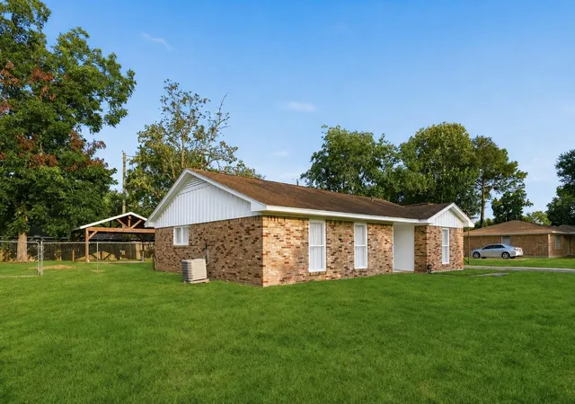 Photo 2 of Single family home for sale at 2506 Halbert Dr, Pearland, TX 77581 | MLS# 85530948 | Listing updated on 2026-09-09