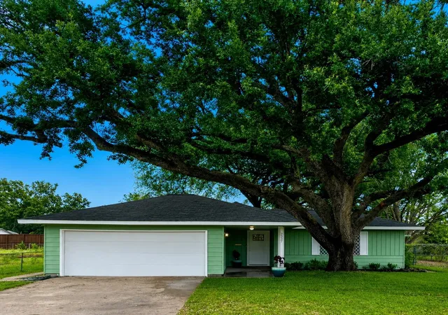 Homes for sale in Pearland, TX | 2337 Pearland Ave, Pearland, TX 77581 | MLS# 51783661