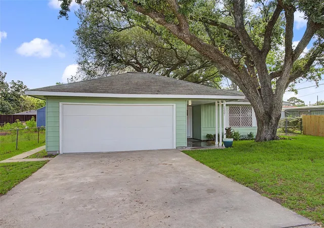 Homes for sale in Pearland, TX | 2337 Pearland Ave, Pearland, TX 77581 | MLS# 51783661