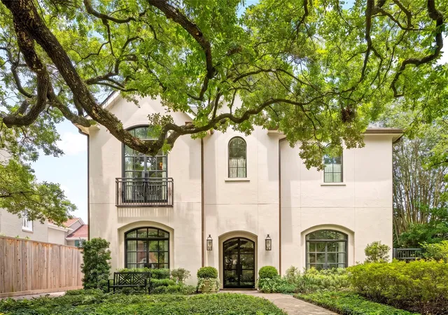 Homes for sale in Houston, TX | 2216 Stanmore Dr, Houston, TX 77019 | MLS# 8196943
