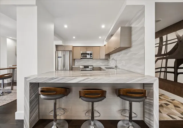 3rd image of 14 Greenway Plz #10P, Houston, TX 77046 | MLS# 47295860