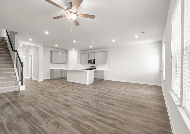 Photo 4 of Single family home for sale at 117 Bayou Bnd Ct, Angleton, TX 77515 | MLS# 76325695 | Listing updated on 2026-09-20