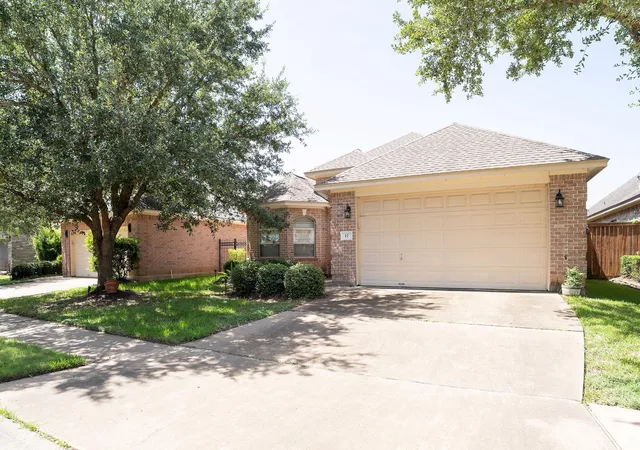 Photo 1 of Sale Pending at 17 Red Oak Ct, Lake Jackson, TX 77566 | MLS# 74238868 | Listing updated on 2026-09-15
