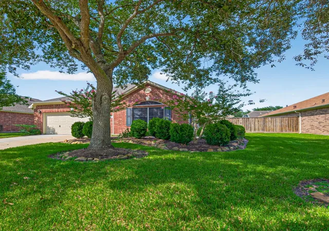 2nd image of 1407 Capri Pl Ln, Pearland, TX 77581 | MLS# 73765533