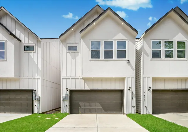 Photo 3 of Sale Pending at 7220 Ave B, Houston, TX 77011 | MLS# 69052558 | Listing updated on 2026-09-17