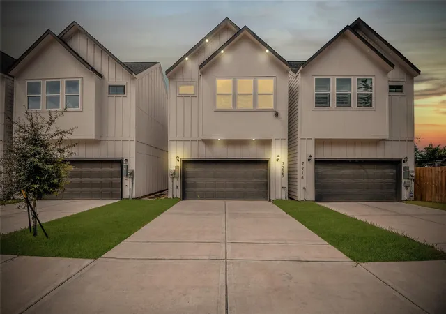 Photo 4 of Sale Pending at 7220 Ave B, Houston, TX 77011 | MLS# 69052558 | Listing updated on 2026-09-17