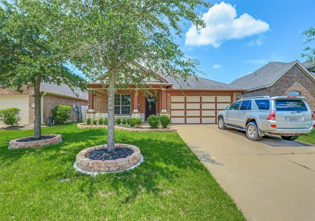 Photo 3 of Single family home for sale at 8810 Houston Fls Ln, Richmond, TX 77407 | MLS# 62162998 | Listing updated on 2026-07-27