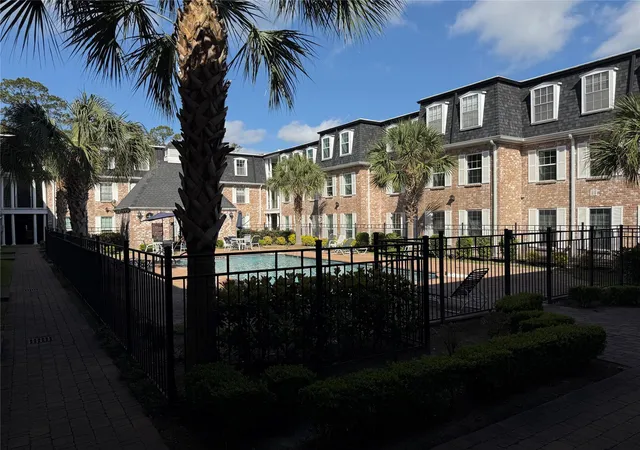 Photo 2 of Condo for sale at 357 N Post Oak Ln #207, Houston, TX 77024 | MLS# 81588390 | Listing updated on 2026-09-09
