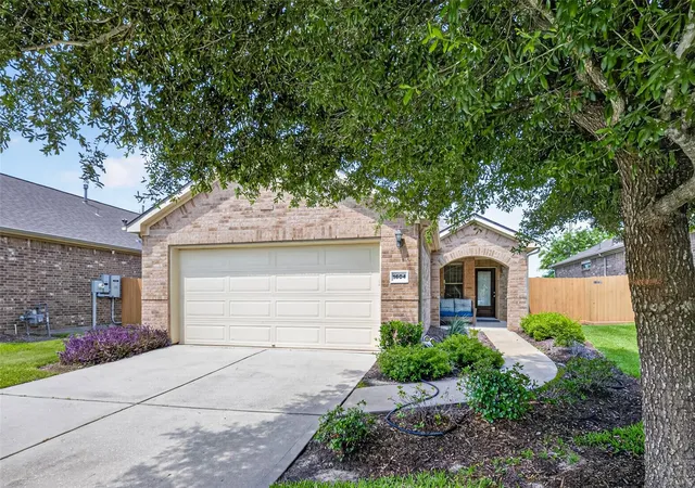 Homes for sale in League City, TX | 1604 Volterra Ln, League City, TX 77573 | MLS# 16748075