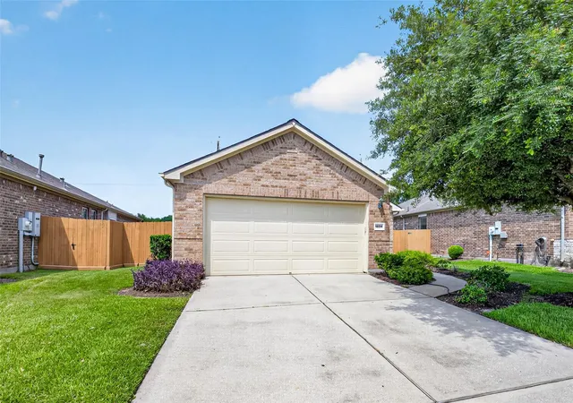 Homes for sale in League City, TX | 1604 Volterra Ln, League City, TX 77573 | MLS# 16748075