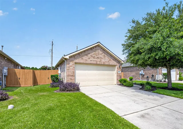 Homes for sale in League City, TX | 1604 Volterra Ln, League City, TX 77573 | MLS# 16748075