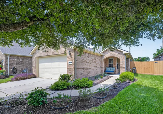 Homes for sale in League City, TX | 1604 Volterra Ln, League City, TX 77573 | MLS# 16748075