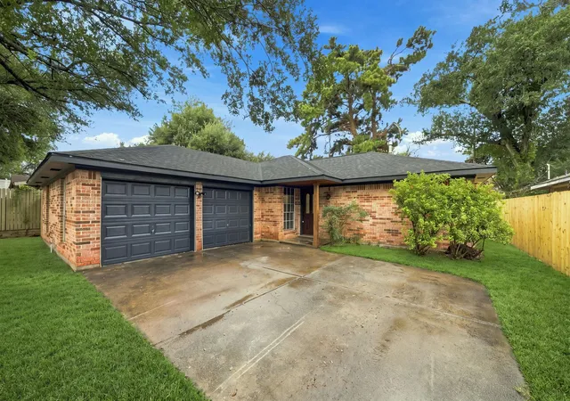 Photo 2 of Single family home for sale at 2413 Shadowdale Dr, Houston, TX 77043 | MLS# 16017928 | Listing updated on 2026-09-04