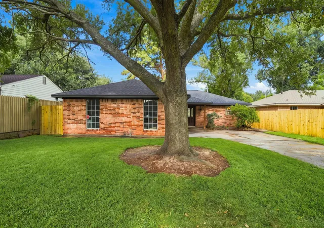 Photo 3 of Single family home for sale at 2413 Shadowdale Dr, Houston, TX 77043 | MLS# 16017928 | Listing updated on 2026-09-04