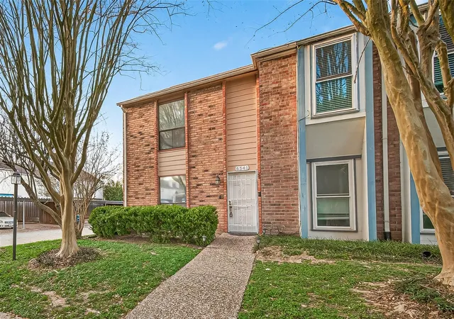 Photo 3 of Townhouse for sale at 6541 Wanda Ln, Houston, TX 77074 | MLS# 86927512 | Listing updated on 2026-08-27