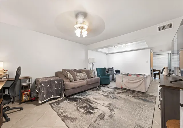 Photo 4 of Townhouse for sale at 6541 Wanda Ln, Houston, TX 77074 | MLS# 86927512 | Listing updated on 2026-08-27
