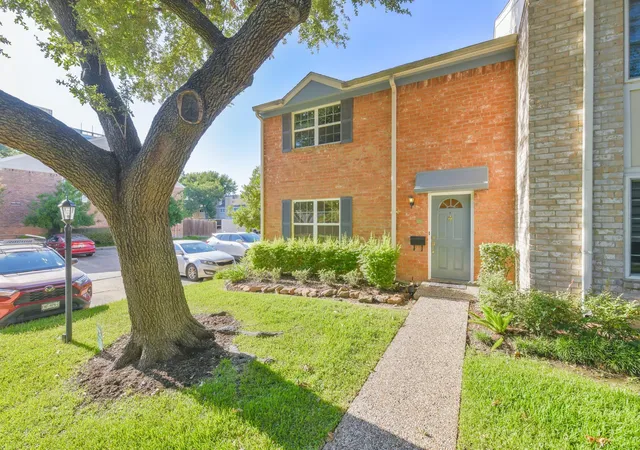 2nd image of 1687 W Sam Houston Pkwy S, Houston, TX 77042 | MLS# 86248669