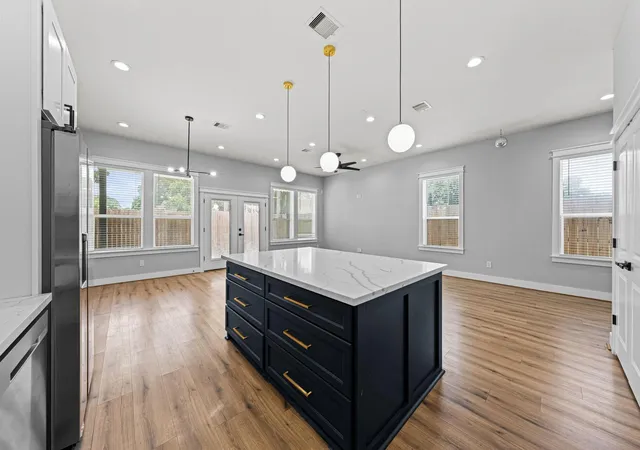 4th image of 6476 T C Jester Blvd, Houston, TX 77091 | MLS# 30197671