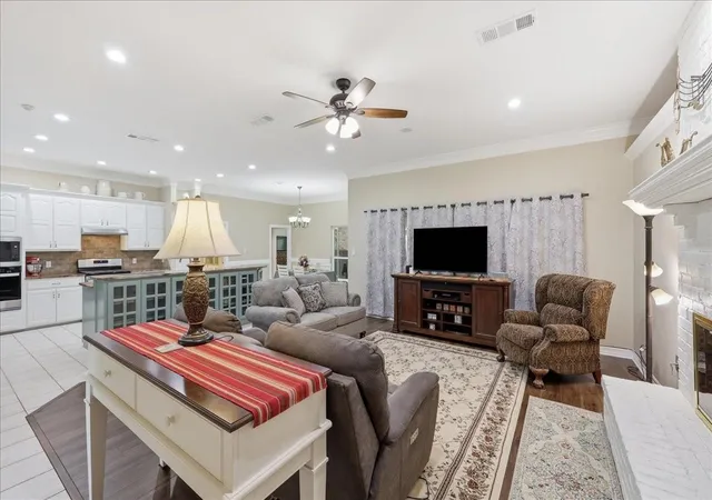 5th image of 6329 Bent Water Dr, Orange, TX 77632 | MLS# 78772427