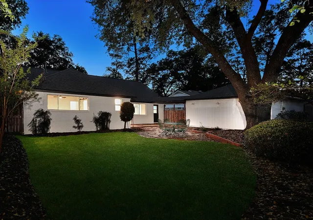 3rd image of 19410 Craigchester Ln, Spring, TX 77388 | MLS# 10041832
