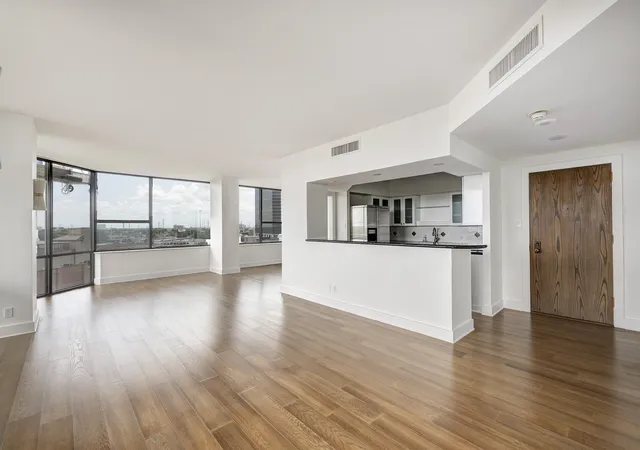 Photo 3 of Condo for sale at 15 Greenway Plaza #8G, Houston, TX 77046 | MLS# 3639322 | Listing updated on 2026-08-18