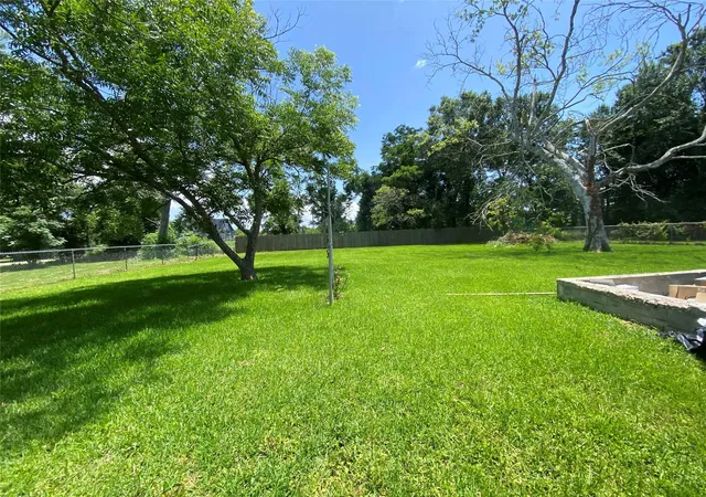 19th image of 1025 Henderson Ave, Orange, TX 77630 | MLS# 65605234
