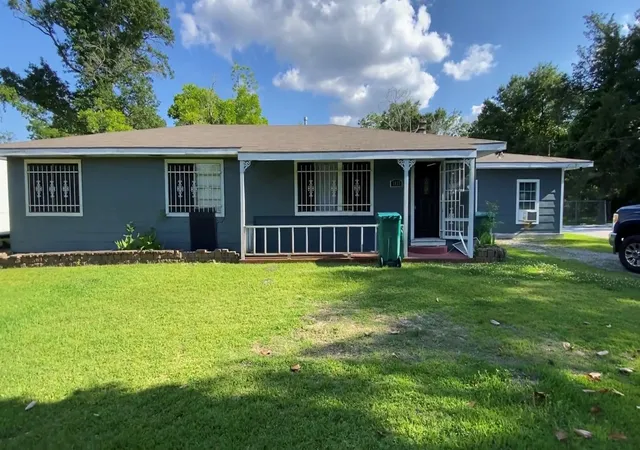 1st image of 1025 Henderson Ave, Orange, TX 77630 | MLS# 65605234