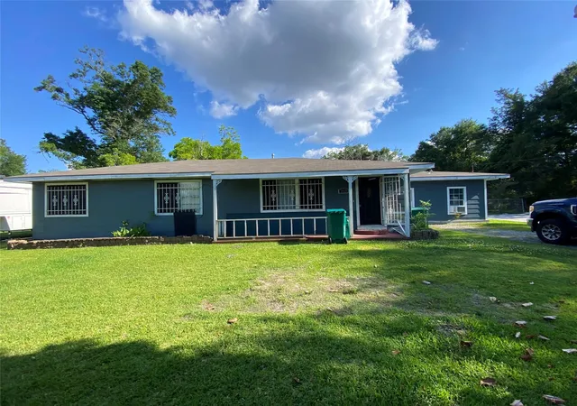 2nd image of 1025 Henderson Ave, Orange, TX 77630 | MLS# 65605234