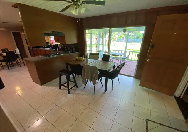 3rd image of 1025 Henderson Ave, Orange, TX 77630 | MLS# 65605234