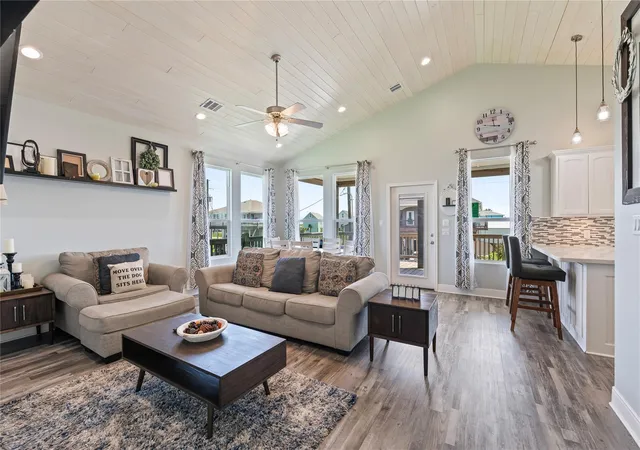 Photo 4 of Single family home for sale at 935 Eastview #B, Crystal Beach, TX 77650 | MLS# 33401524 | Listing updated on 2026-08-24