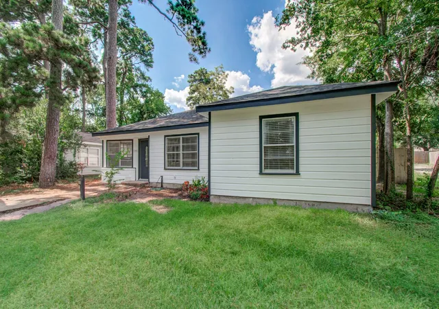 Photo 3 of Single family home for sale at 1100 Cowan Ave, Conroe, TX 77301 | MLS# 88587584 | Listing updated on 2026-09-16