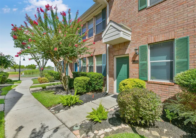 2nd image of 2121 Kemah Village Dr, Kemah, TX 77565 | MLS# 43897609