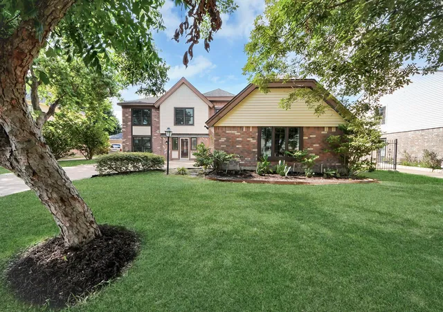 Photo 3 of Single family home for sale at 14947 Havenridge Dr, Houston, TX 77083 | MLS# 63048222 | Listing updated on 2026-09-18