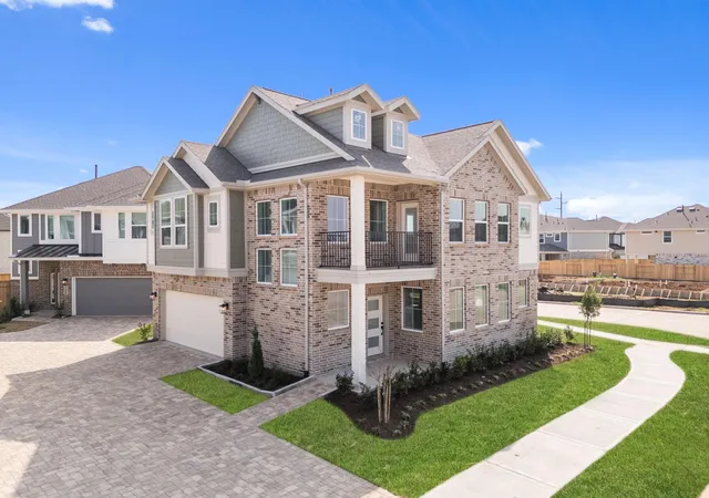 Photo 3 of Sale Pending at 1302 Shaded Rock Dr, Missouri City, TX 77459 | MLS# 26918195 | Listing updated on 2026-09-28