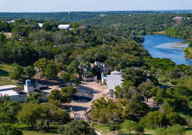 Single family home for sale at 22 Indian Crk Loop, Kerrville, TX 78028 | MLS# 7021000 | Listing updated on 2025-06-20