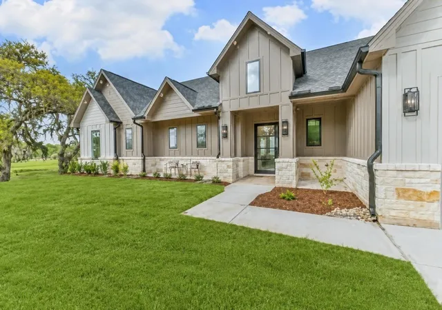 Photo 2 of Single family home for sale at 250 Pony Trl, Angleton, TX 77515 | MLS# 93005758 | Listing updated on 2026-09-19