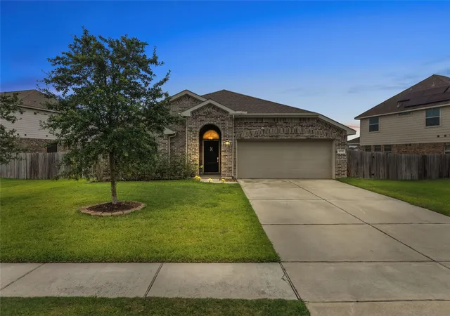 Photo 1 of Single family home for sale at 4331 Oakdale Mist Dr, Dickinson, TX 77539 | MLS# 4291538 | Listing updated on 2026-10-06