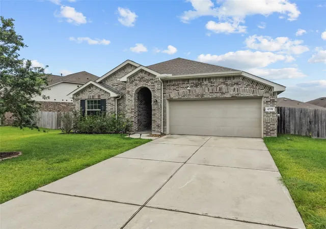 Photo 2 of Single family home for sale at 4331 Oakdale Mist Dr, Dickinson, TX 77539 | MLS# 4291538 | Listing updated on 2026-10-06