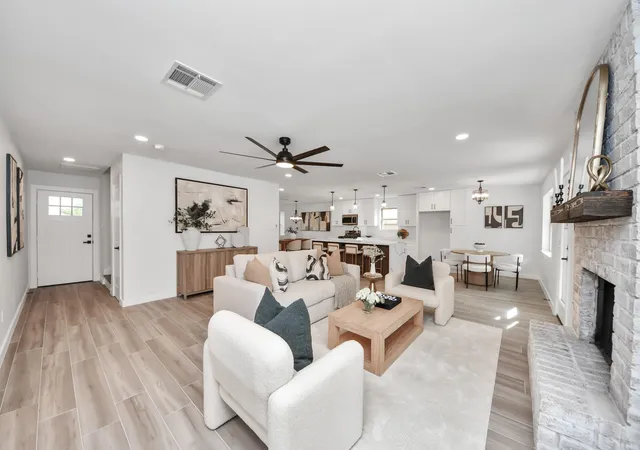 Photo 3 of Sale Pending at 12323 Brandywyne Dr, Houston, TX 77077 | MLS# 20306203 | Listing updated on 2026-09-10