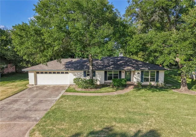 Homes for sale in College Station, TX | 1907 Langford St, College Station, TX 77840 | MLS# 20683403