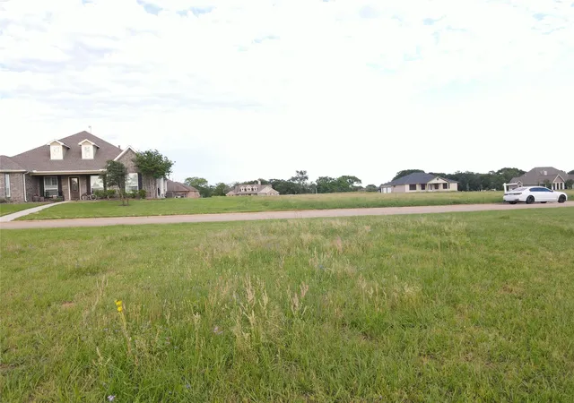Photo 3 of Sale Pending at 120 Hogan Ln, Hempstead, TX 77445 | MLS# 91163663 | Listing updated on 2026-08-17