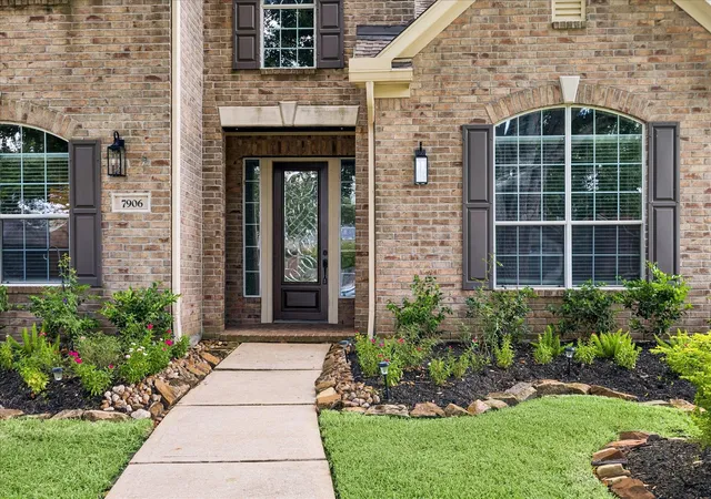 2nd image of 7906 Emerald Haven Dr, Sugar Land, TX 77479 | MLS# 60975680