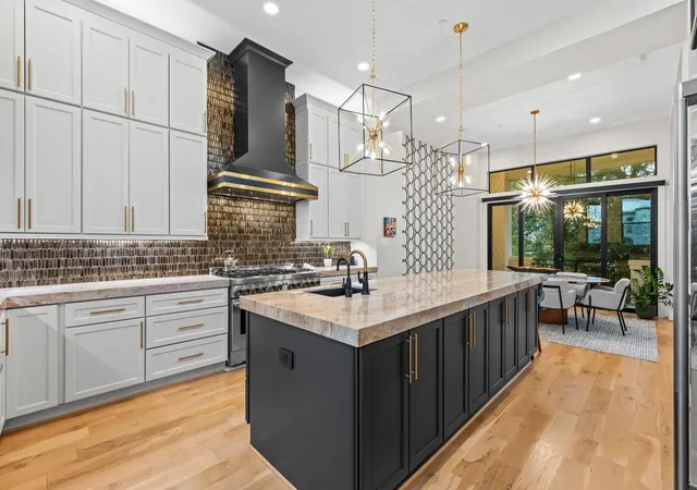 Photo 3 of Sale Pending at 611 N Live Oak St, Houston, TX 77003 | MLS# 78739704 | Listing updated on 2026-08-26